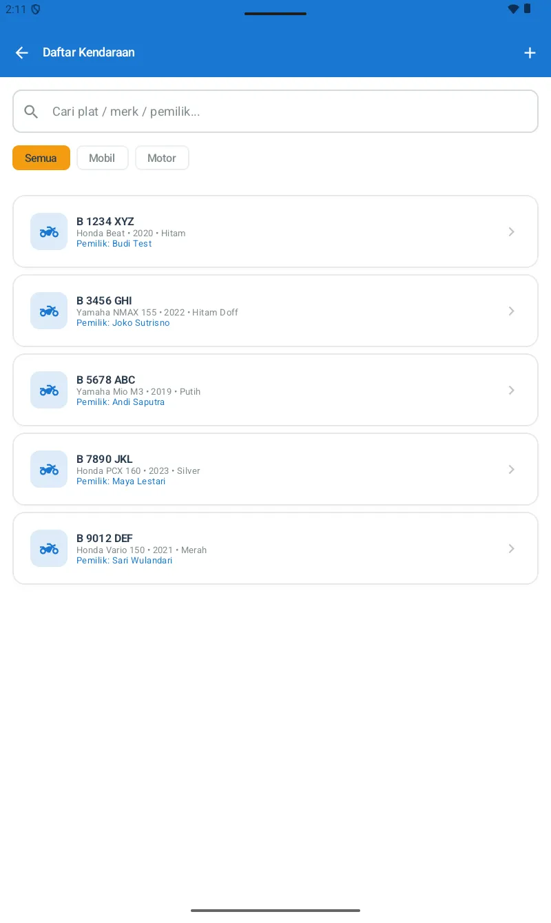 Daftar Kendaraan dengan filter Semua/Mobil/Motor, search bar, dan 5 motor demo