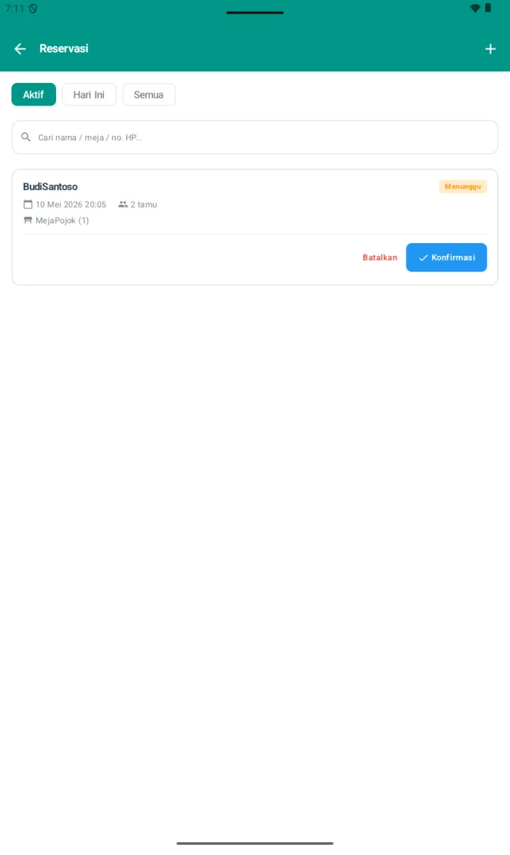 Card reservasi BudiSantoso dengan badge oranye Menunggu, info tanggal/jam/tamu/meja, tombol Batalkan dan Konfirmasi