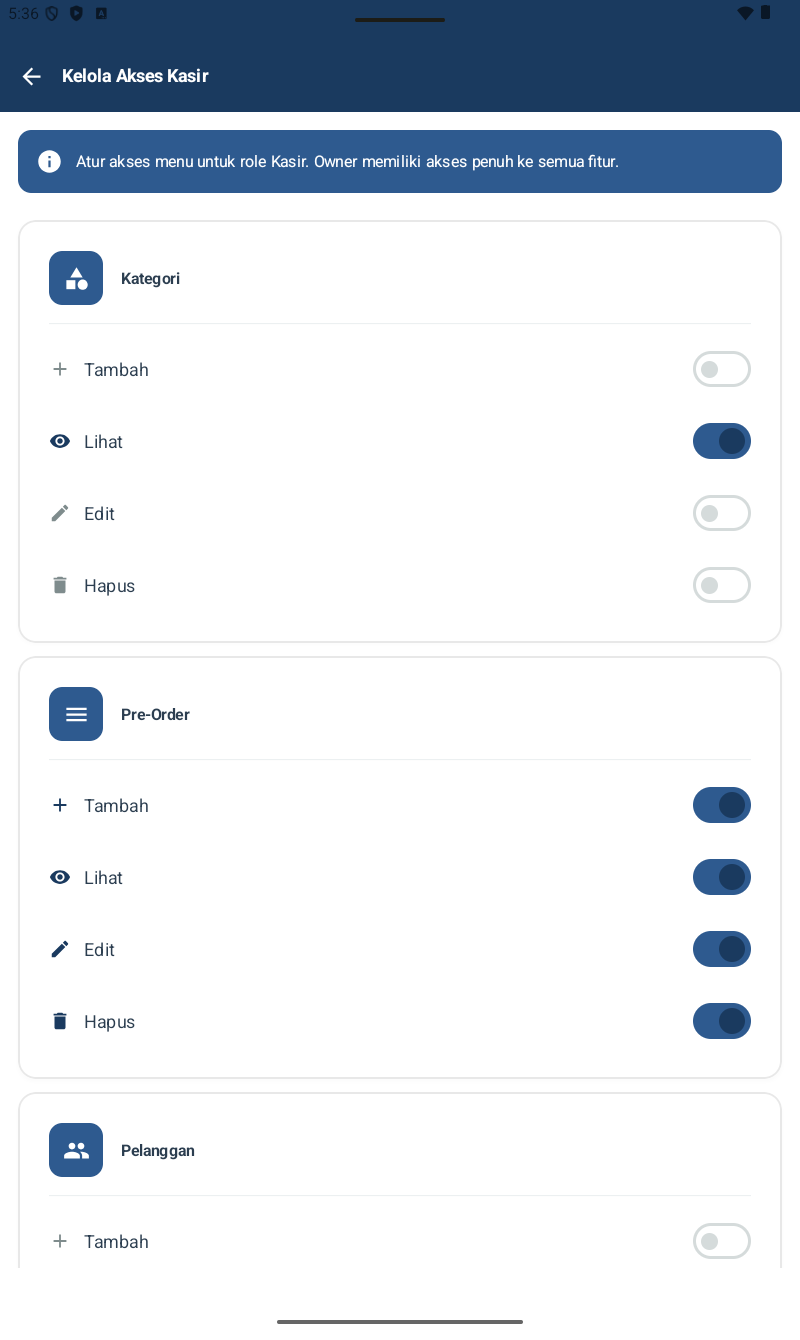 Halaman Kelola Akses Kasir FnB — header navy, info banner biru 'Atur akses menu untuk role Kasir. Owner memiliki akses penuh ke semua fitur.' List menu dengan toggle granular per CRUD (Tambah/Lihat/Edit/Hapus). Menu visible: Beli X Gratis Y, Kategori, Konsinyasi, dst.