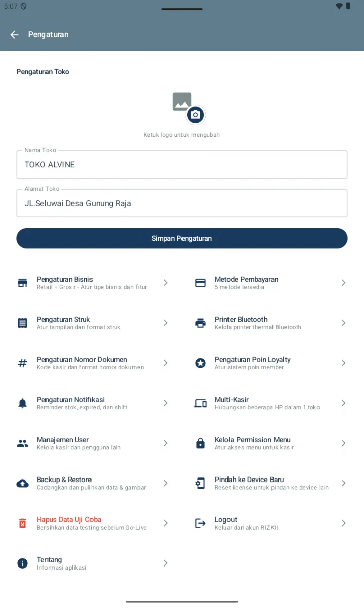 Halaman Pengaturan dengan Pengaturan Toko di atas dan grid 2 kolom sub-menu